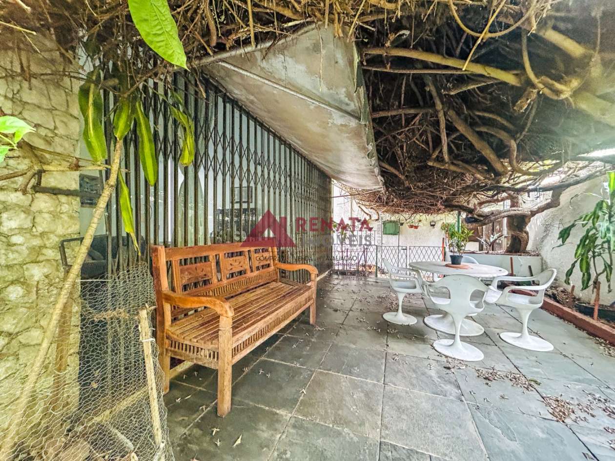 �rea externa frente da casa